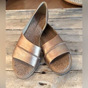 Lucky Brand Fentin Gold Leather Flats